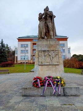 pomník obětem první i druhé světové války , autor: Jakub Schottl, Pavlína Hňáková, Ema Ulrichová 