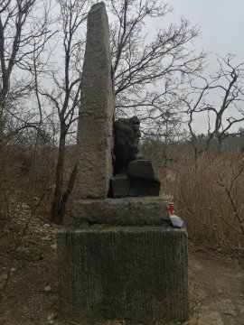 Pomník zleva, autor: Martin Kudrna