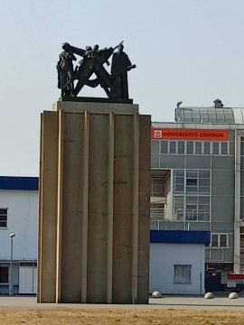 Pomník Druhé, první světové války a také obětem komunismu , autor: Jakub Schottl, Viktor Janík 