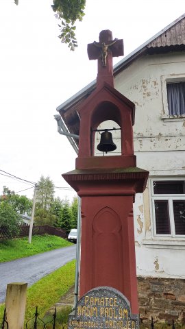Pomník - zvon, autor: Milan Hron