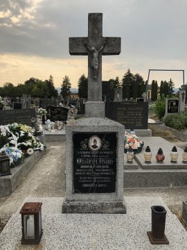 Hrob Ondreje Diana v Dubnici nad Váhom., autor: Jakub Uher