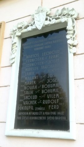 Pamětní deska na budově Městské knihovny, autor: Jan Machaň