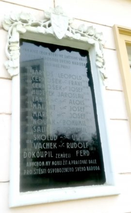 Pamětní deska na budově Městské knihovny, autor: Jan Machaň