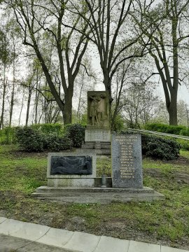 Fotka i s 2. pomníkem, autor: Radek